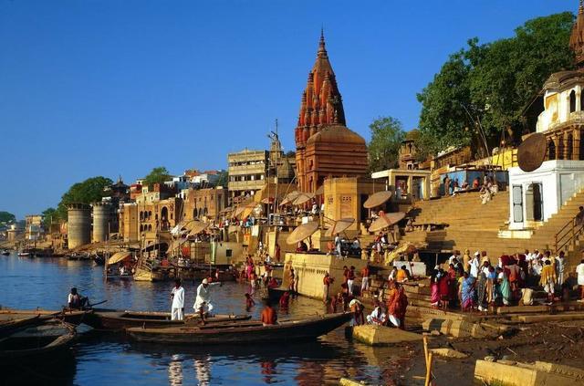 印度网红站神，站立32年一动不动，谁能动摇他奖励1000美金