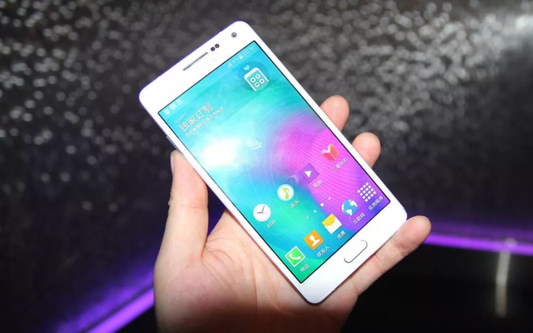 手机屏幕摔成一闪一闪的怎么办,手机屏幕总是摔破