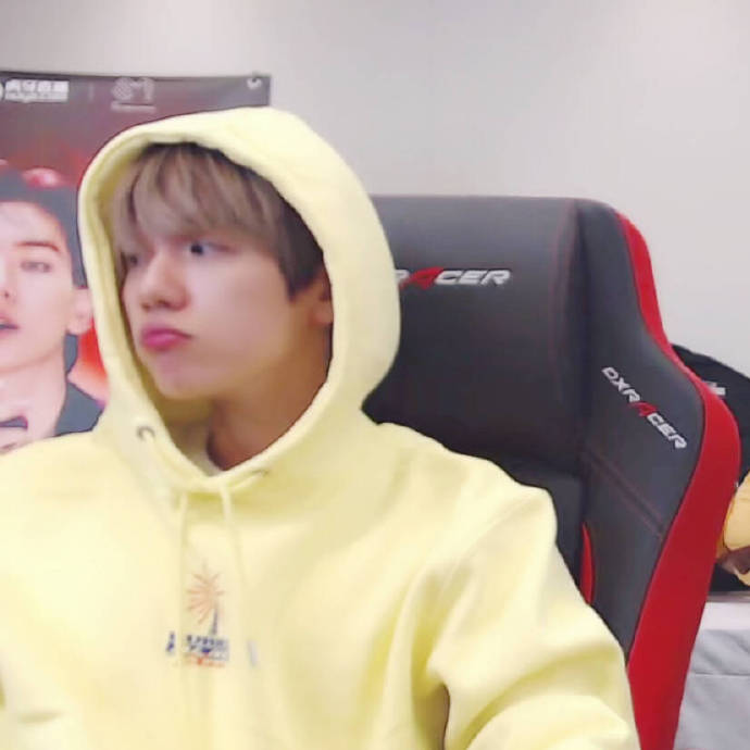 朴灿烈穿拖鞋在机场,朴灿烈同款袜子抢空