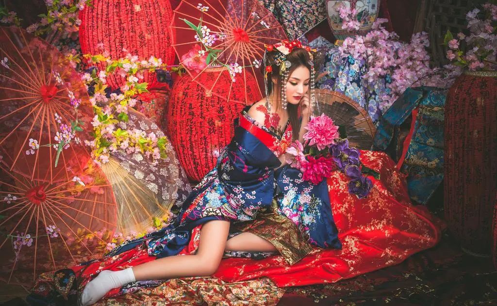 紫式部把后宫淫史写成日本红楼梦，日记却很清纯，坦言最爱白居易