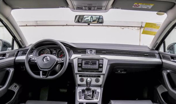 大众速腾迈腾辉腾有什么区别,同价位选高尔夫还是速腾