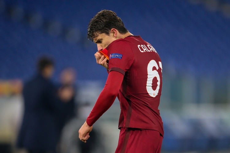 罗马球员被球砸,拖延时间被球童拿球砸脸