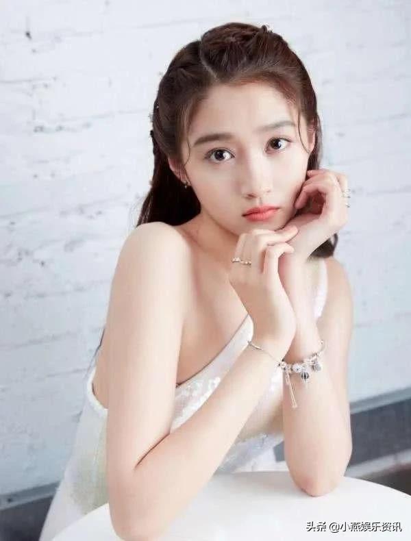 关晓彤同款发型丸子头,关晓彤扎麻花辫同款发型