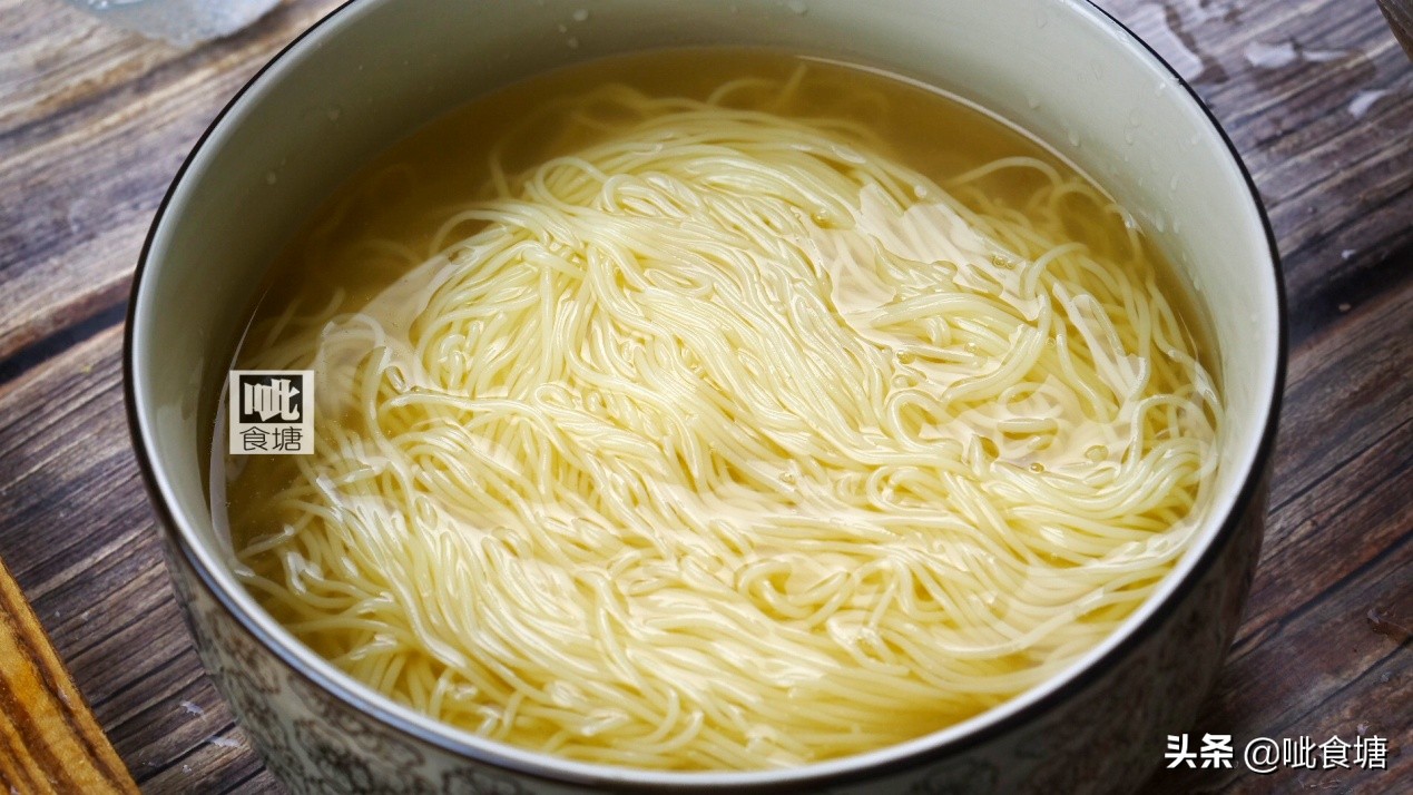 一碗正宗的冷面,一碗香喷喷的冷面怎么做