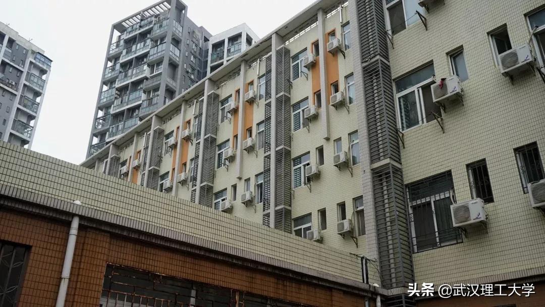 扬外必先务内——细雨中别样的军训，正在上演