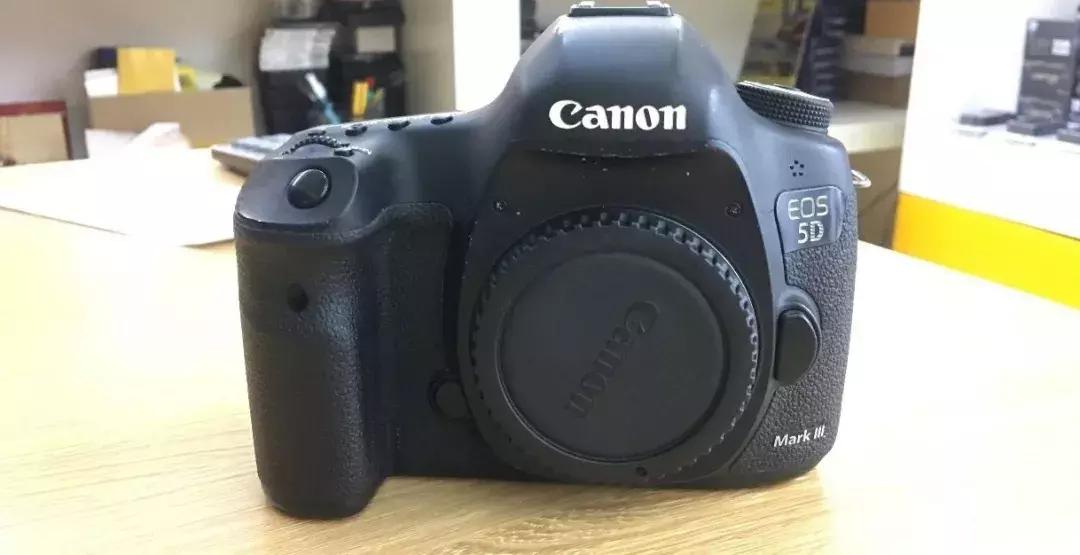 尼康d800和佳能5d3对比评测,尼康d700和佳能5d3哪个好