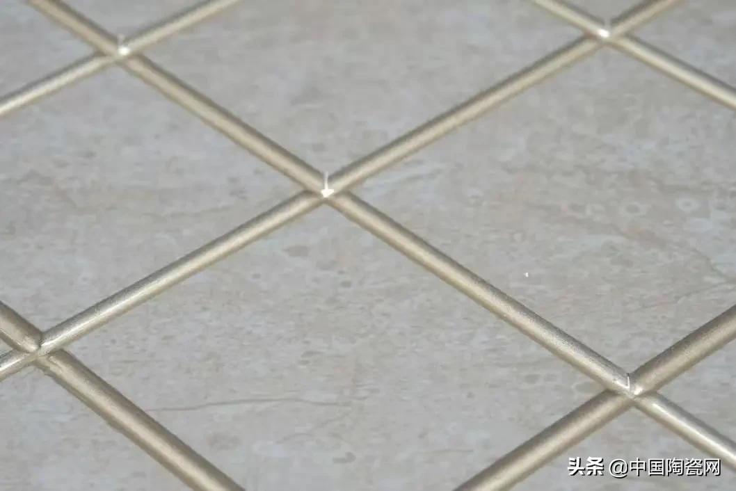 瓷砖崩角的补救方法,瓷砖缺角崩瓷属正常现象