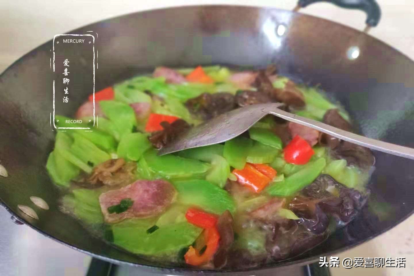 这才是莴笋最好吃的做法脆嫩爽口,莴笋和什么炒最好吃最合适