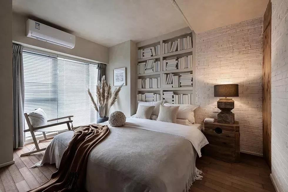 床头背景别刷大白墙,家里刮大白的半墙板床头效果图