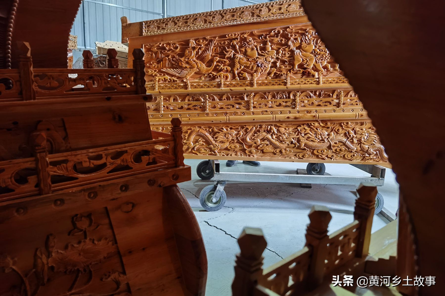 山西大哥做棺材视频,农村小伙做棺材