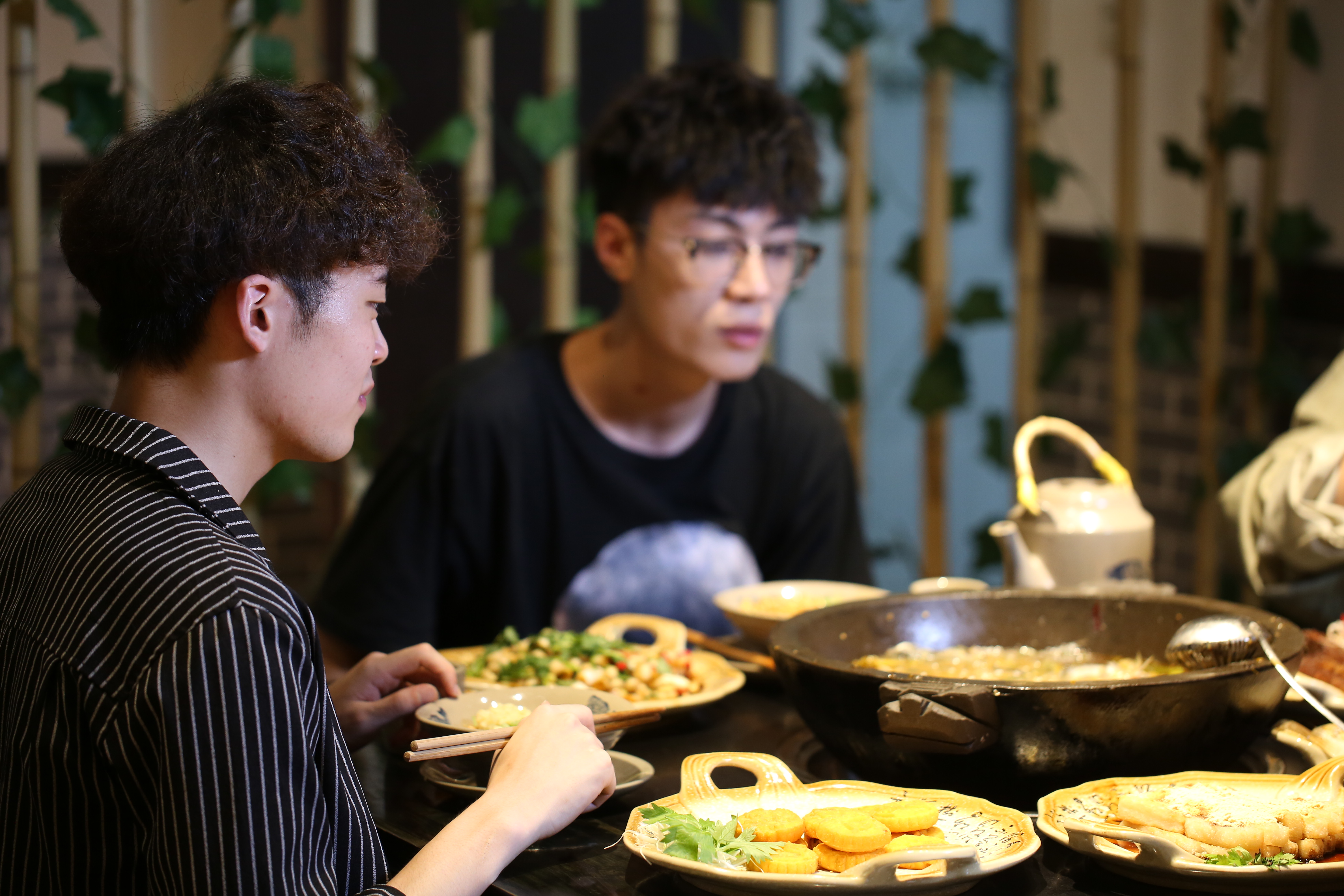 石锅苗苗鱼有几个加盟品牌,石锅苗苗鱼加盟多久回本