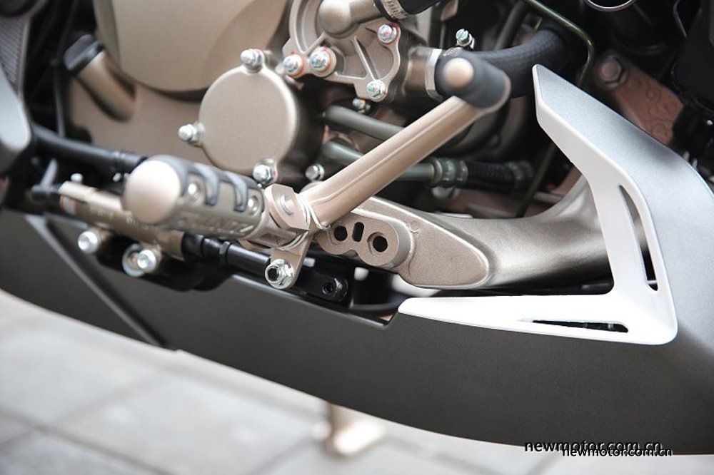 升仕310V试驾/多图：舒适好骑的运动太子车，标配ABS，全LED灯具
