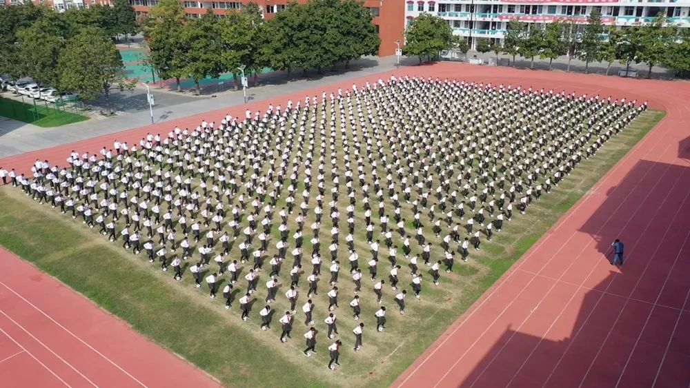 小学校园足球比赛的超燃时刻,漯河小学足球比赛的视频