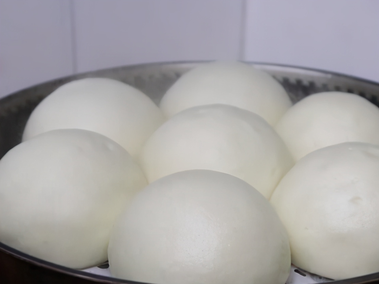 蒸馒头面怎么发才发得好,馒头面发得很好蒸出来却回缩