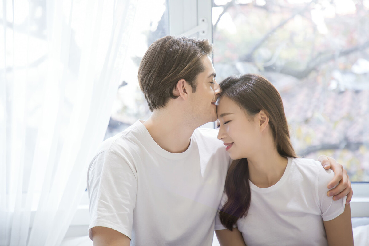 情侣睡觉的七大习惯,情侣睡觉必须要做的七件事