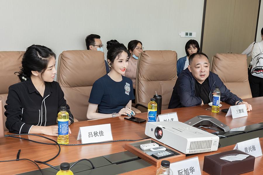 海南交控、省电投一行走访调研富汇国际集团