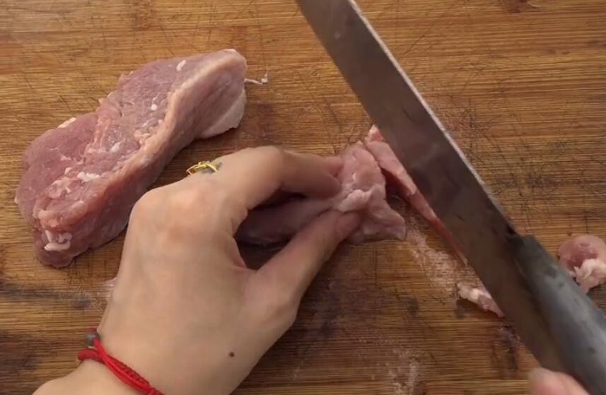 教你3招解冻肉小技巧10分钟搞定,解冻肉别拿水泡了大厨教一招