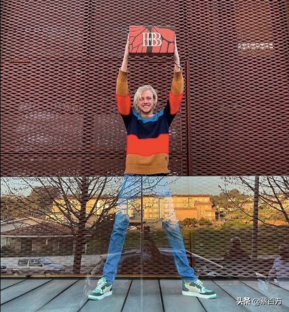 LV少奶19岁长子创业,发布运动鞋,目标:继父的LVMH集团