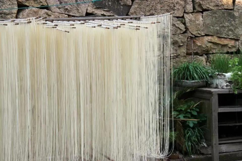 王宝强吃面道士下山,道士下山吃面图片