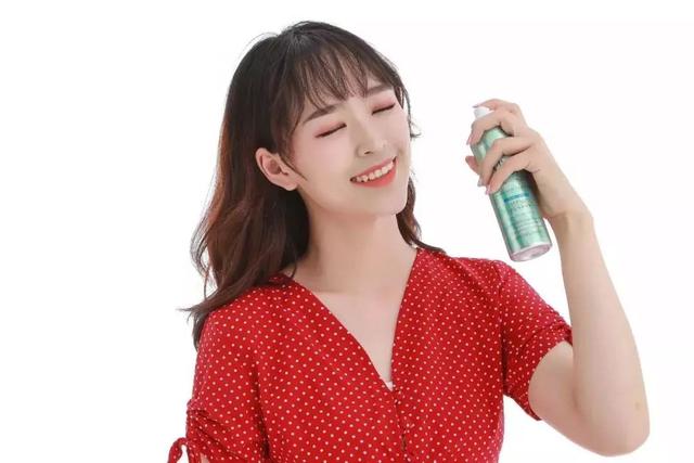 这个防晒喷雾有点豪！砸了几十万到李佳琦直播间，就为了冒个头
