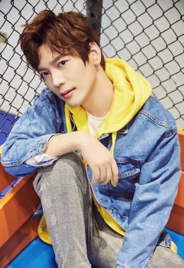 酷狗感动推荐“音乐诗人”简弘亦深情演绎经典《我最亲爱的》