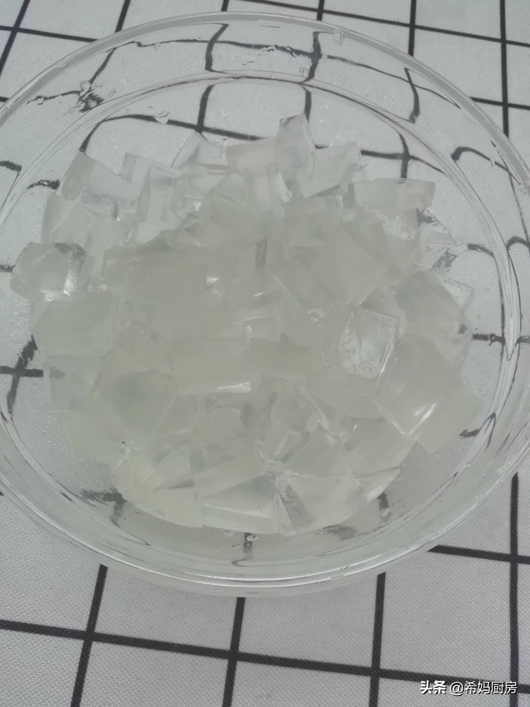 自制红糖凉粉,清凉爽口,两样食材就搞定