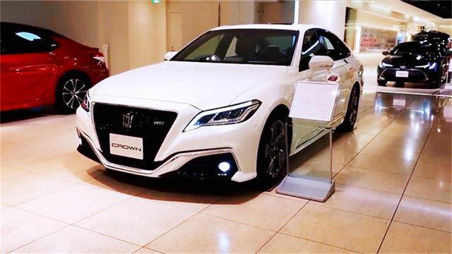 丰田皇冠王者归来，百公里加速7.4s，油耗却为12L