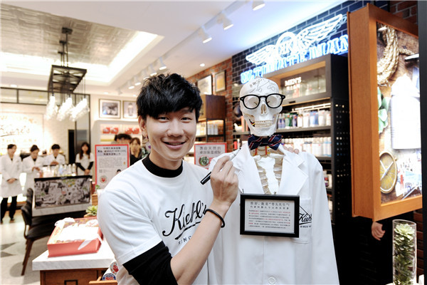 科颜氏为啥叫骨头先生,科颜氏的骨头先生图片