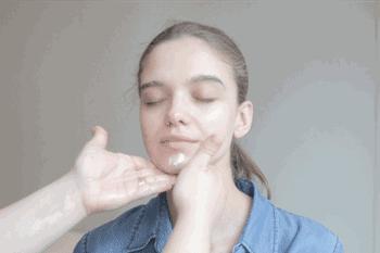 黑头皮肤屏障脆弱容易色素沉着,皮肤黑头闭口暗沉