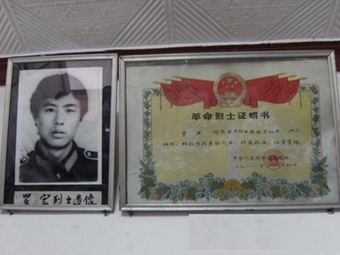 鐧藉博娌熷壙鍖鐢ㄤ簡姣掓皵寮瑰悧,鍏崄骞翠唬閮ㄩ槦鎶曞脊鍥剧墖