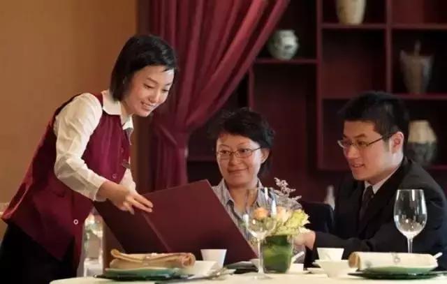 面对顾客的不满甚至投诉，店铺应该怎么处理？