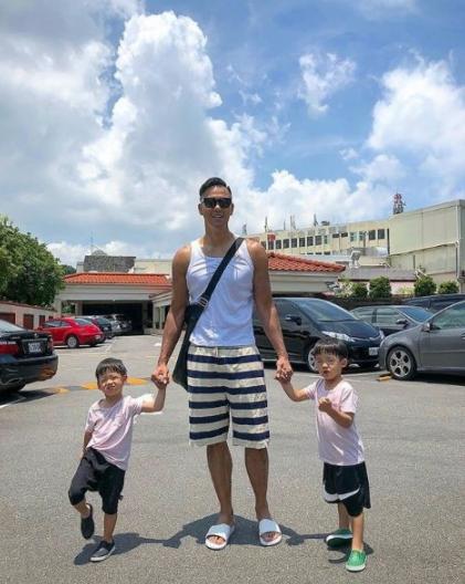 范玮琪哈佛学历疑似造假?老公黑人公布真相:为了供弟弟念书休学