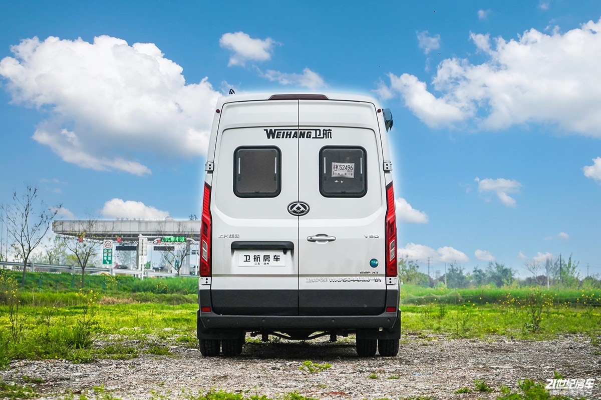 想要大空间？没门！恒温系统打造舒适二人世界，卫航V590B型房车