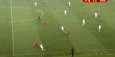 14亿人暴怒的比赛！国足绝望19秒：散步、看戏、中场任人*躏蹂**