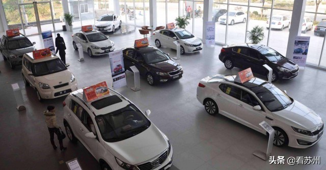 车贷逾期扣车收违约金合法吗,车贷逾期4期被罚