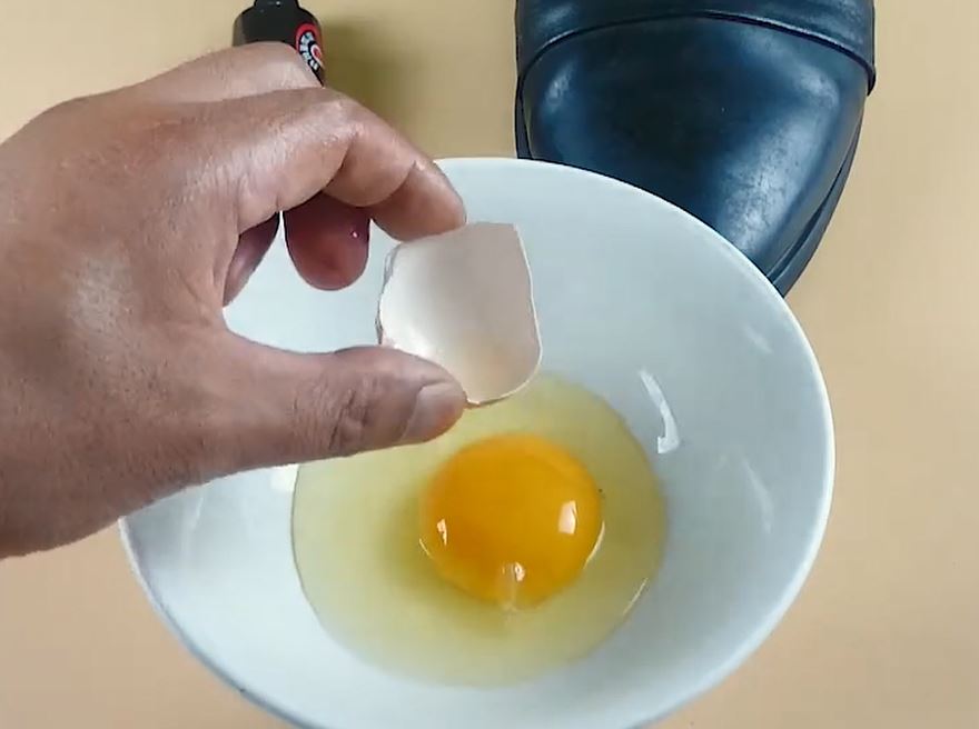 皮鞋破皮修复的最有效方法,皮鞋蹭掉一丁点怎么办