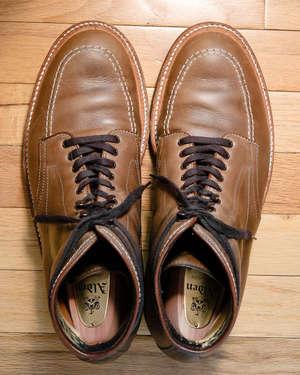 皮鞋松了有什么办法解决,皮鞋一只松一只紧是怎么回事