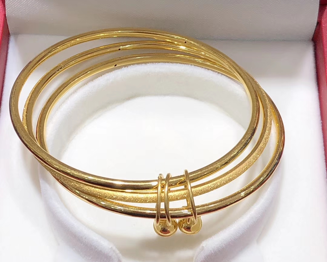 适合40岁女性的黄金手镯有哪些,适合30岁女人戴黄金手镯的款式