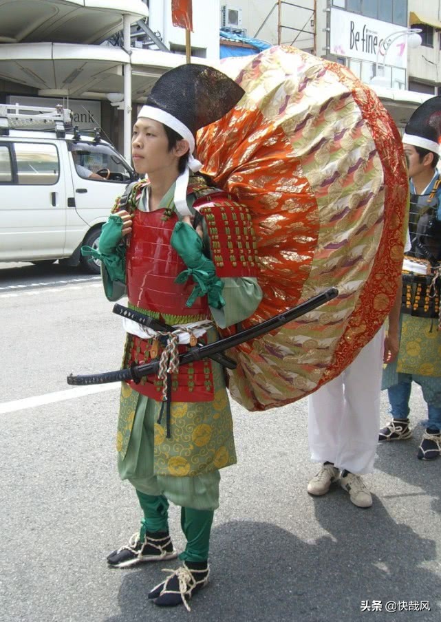 日本武士最丑披风,日本武士为什么要穿沉重的盔甲