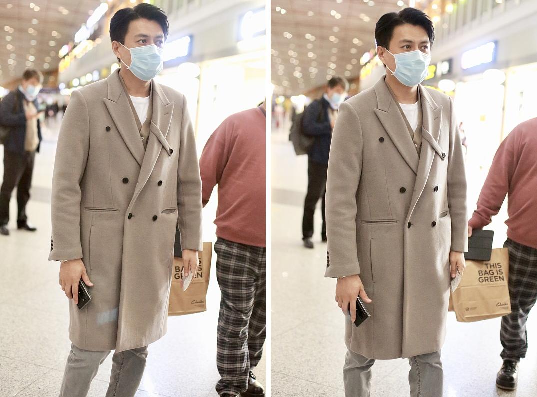 靳东穿搭大衣,西装革履的靳东帅气