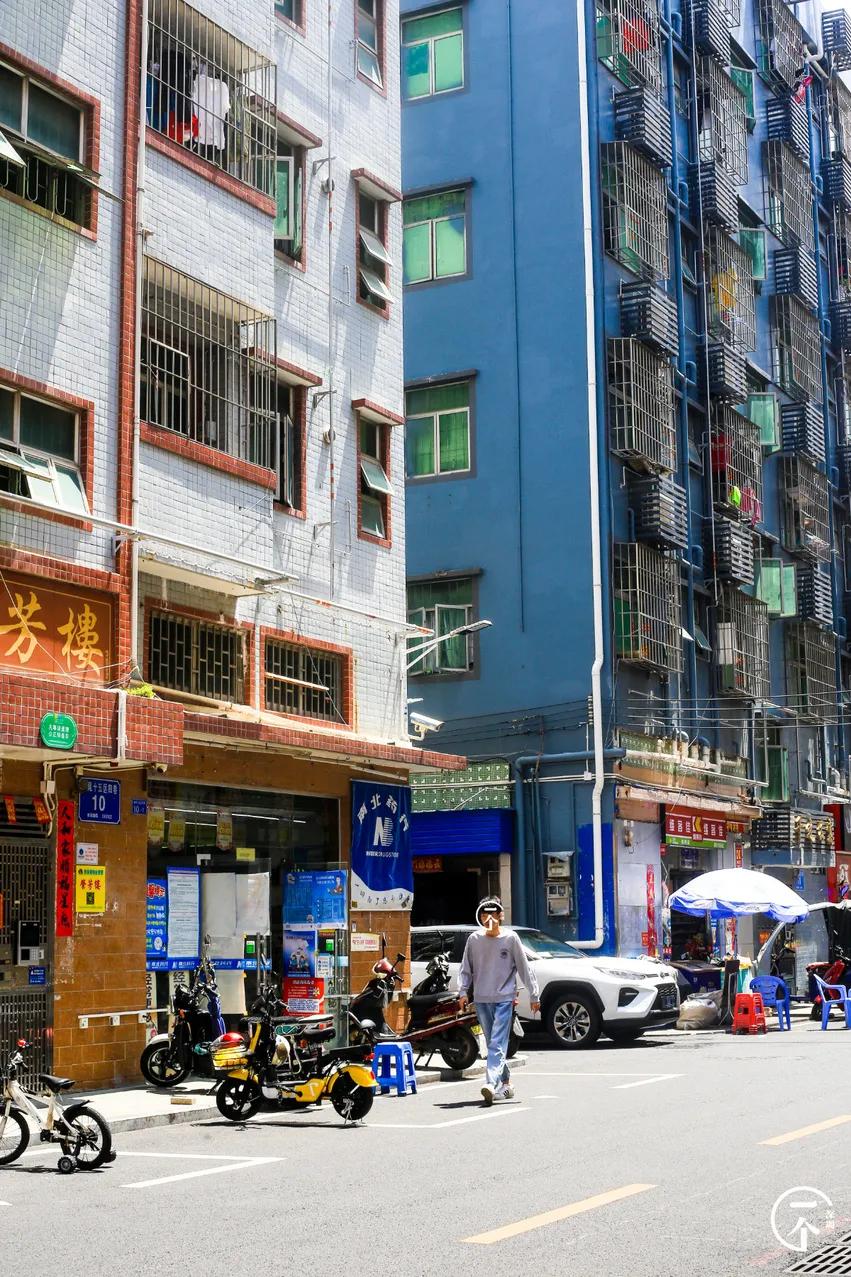 深圳“厂妹”村：租客月入4000，房租500