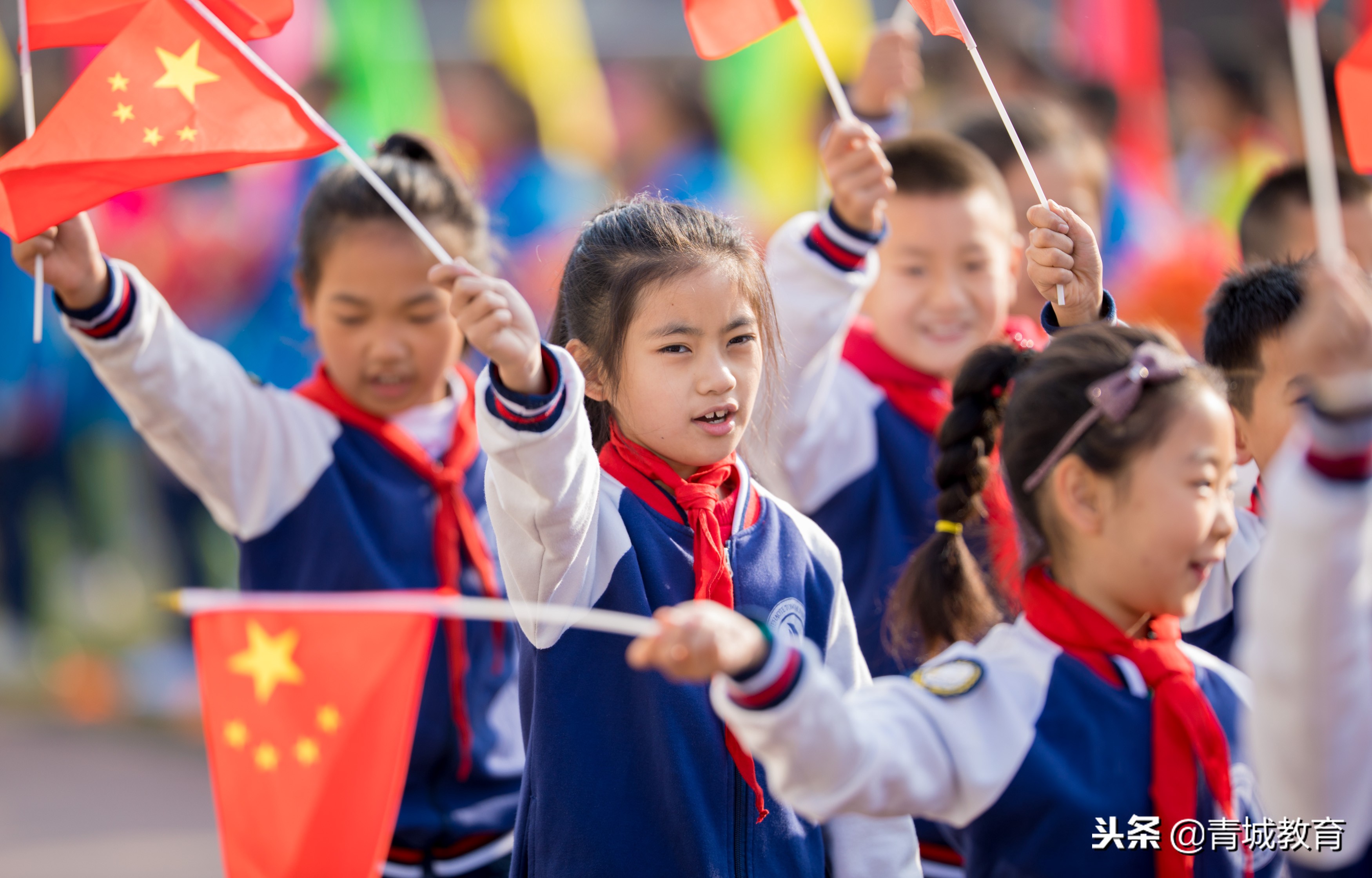 小学足球联赛拉开序幕,下南街小学第五届足球联赛开幕式