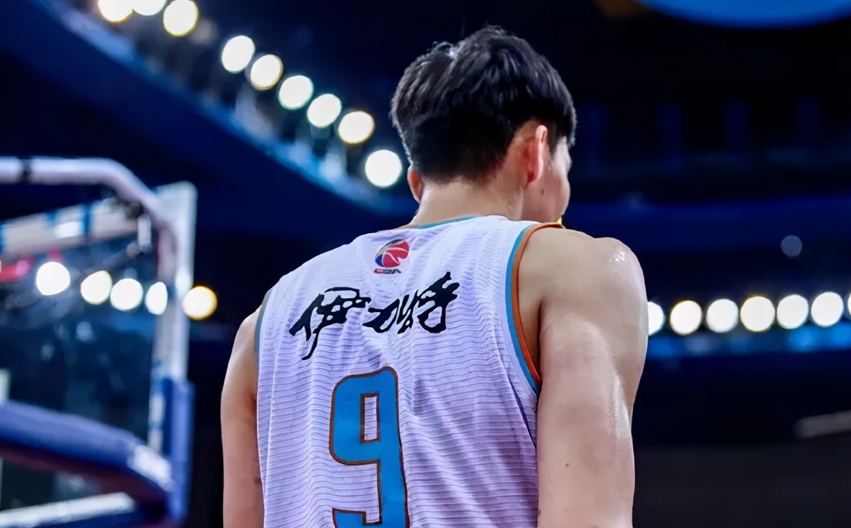 周琦表达不满,周琦回应加盟辽宁队传言我站着看