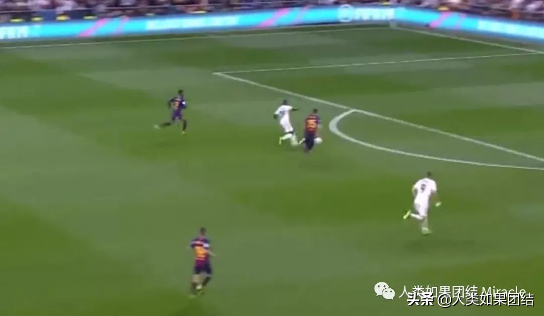 皇马，饼来了，我不要！巴萨，饼来了，真香！