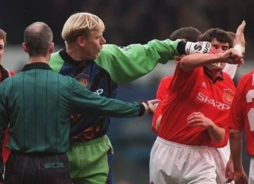 罗伊基恩评价曼联,伟大的足球铁血队长