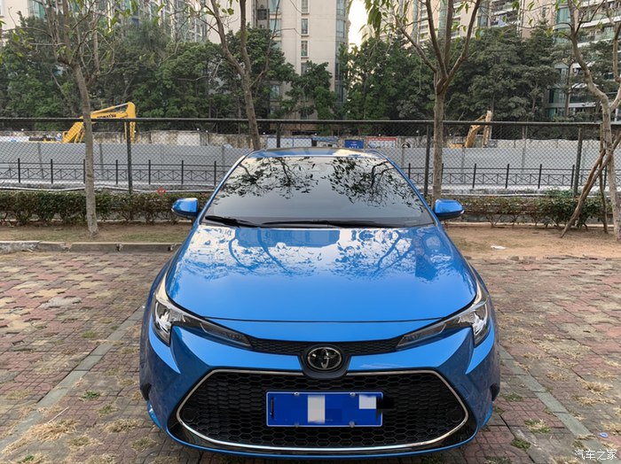 丰田雷凌哪个颜色比较好看,15万想要买一台空间大油耗低的车