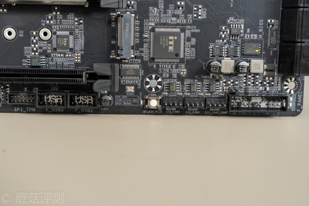 技嘉z490aorusproax主板多大,技嘉z490aorusproax是超级雕吗