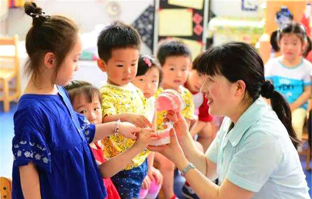 为什么幼儿园老师被辞退,幼儿园老师被辞退家长群爆猛料