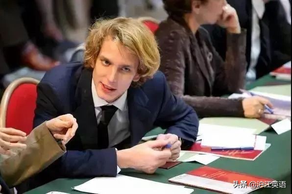 忧郁系王子，竟是宠妻儿狂魔，还打破了王室700年的爱情诅咒