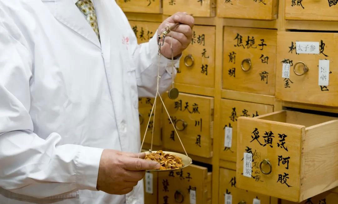 民间中医没证怎样行医,普通人怎么转行做中医合法行医